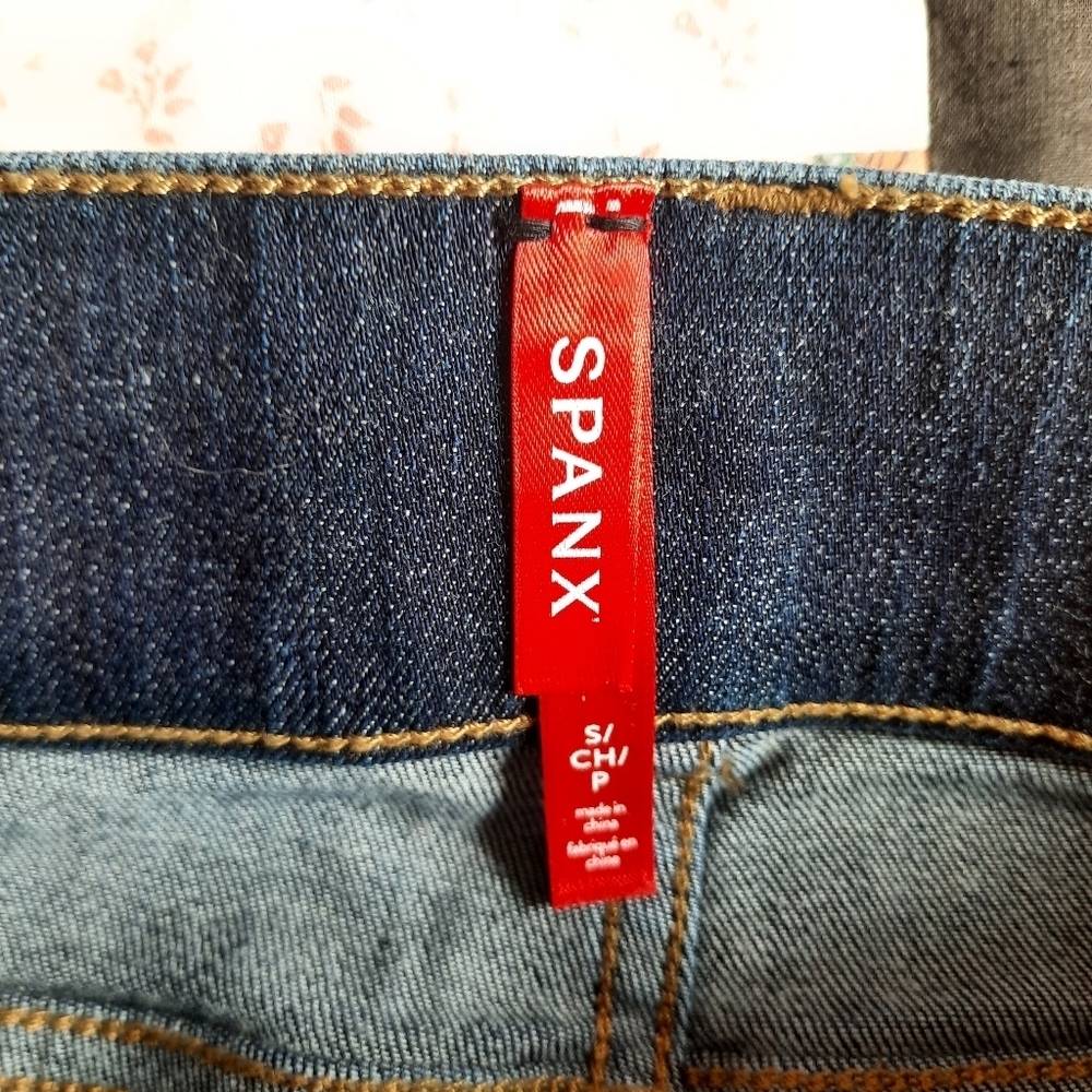 Spanx Flare Jeans Midnight Shade Pull-on Denim Jeans 20327R Size Small (2-4) - Picture 9 of 16
